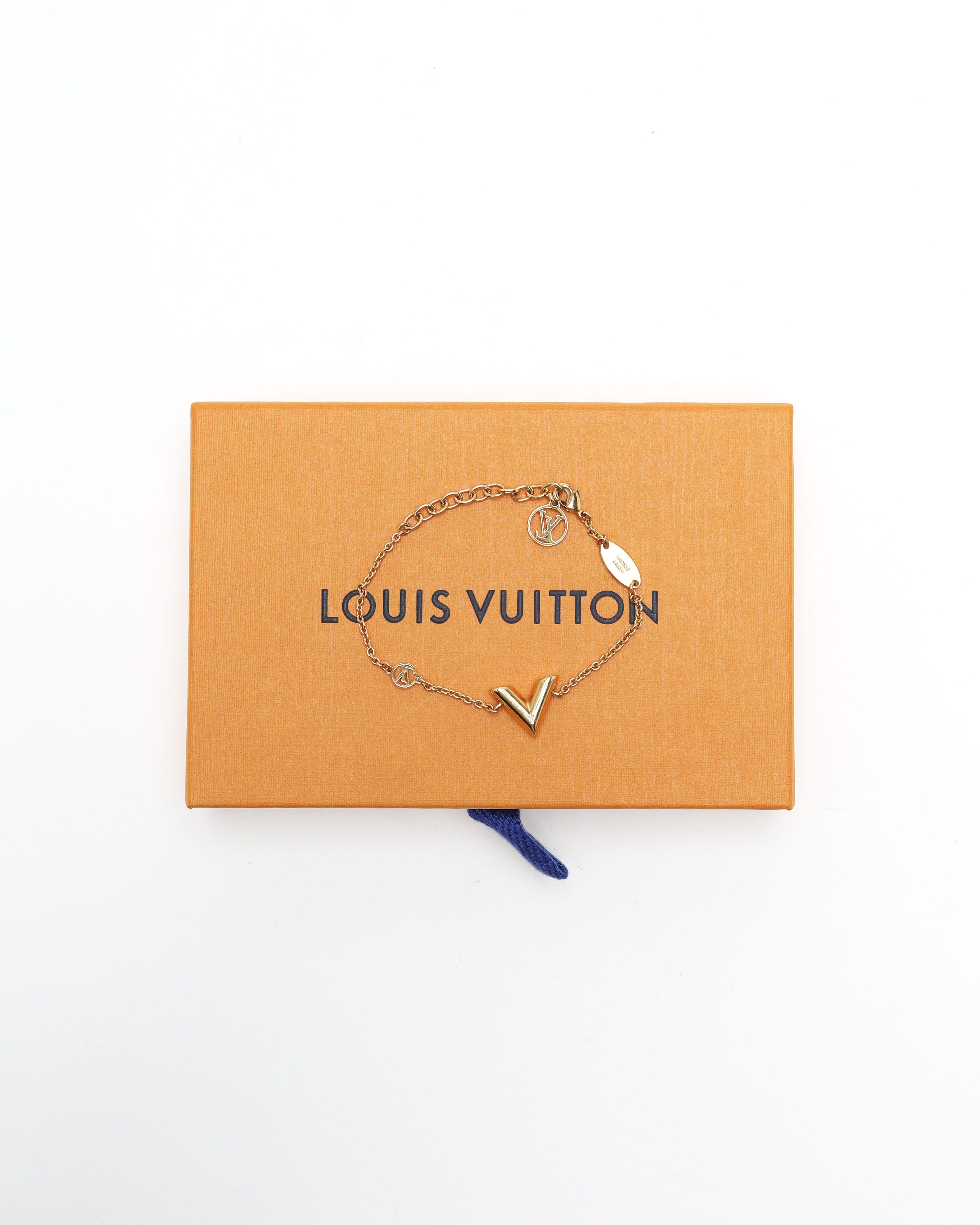 Pre-owned Louis Vuitton Essential V Bracelet In Gold