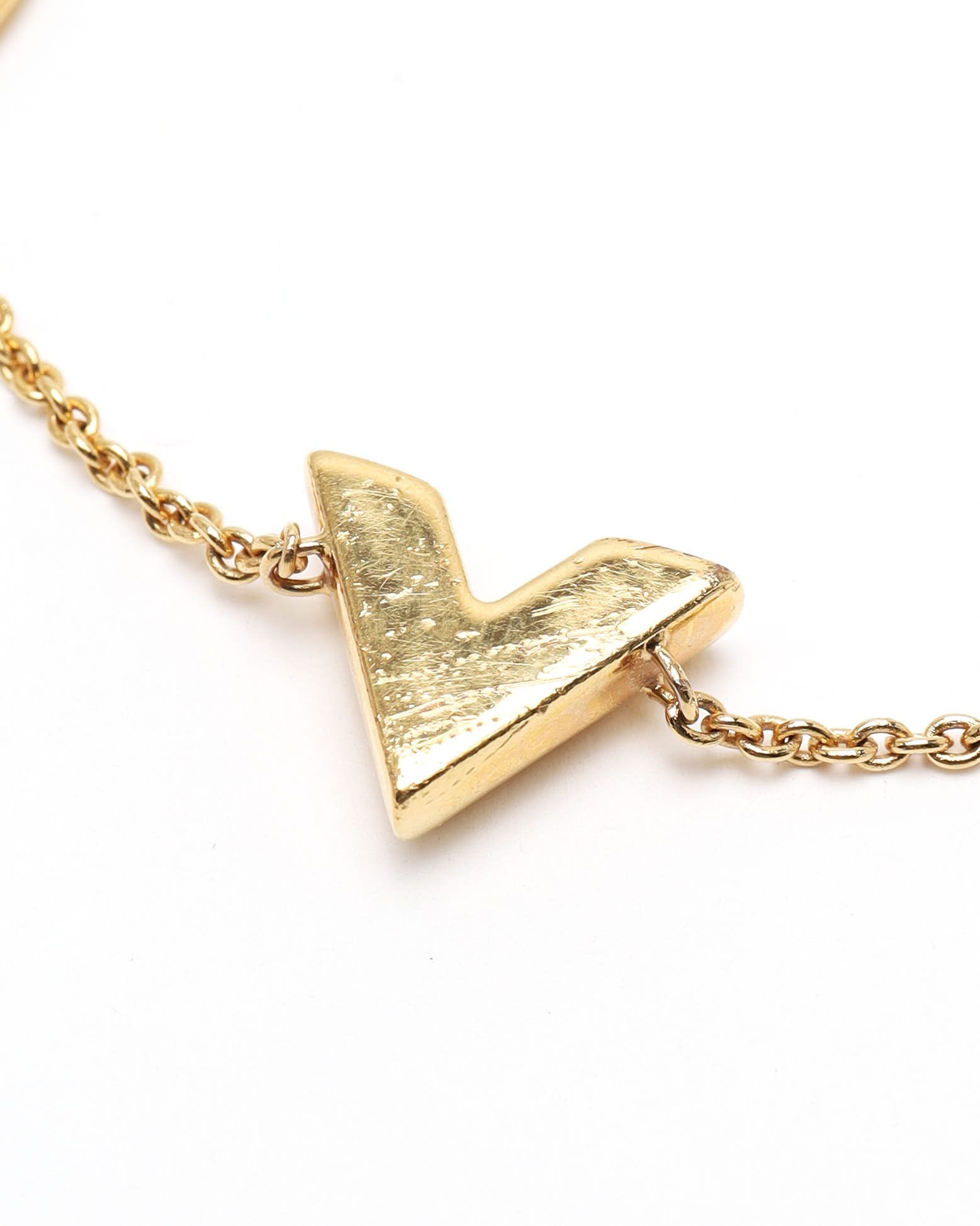 Pre-owned Louis Vuitton Essential V Bracelet In Gold