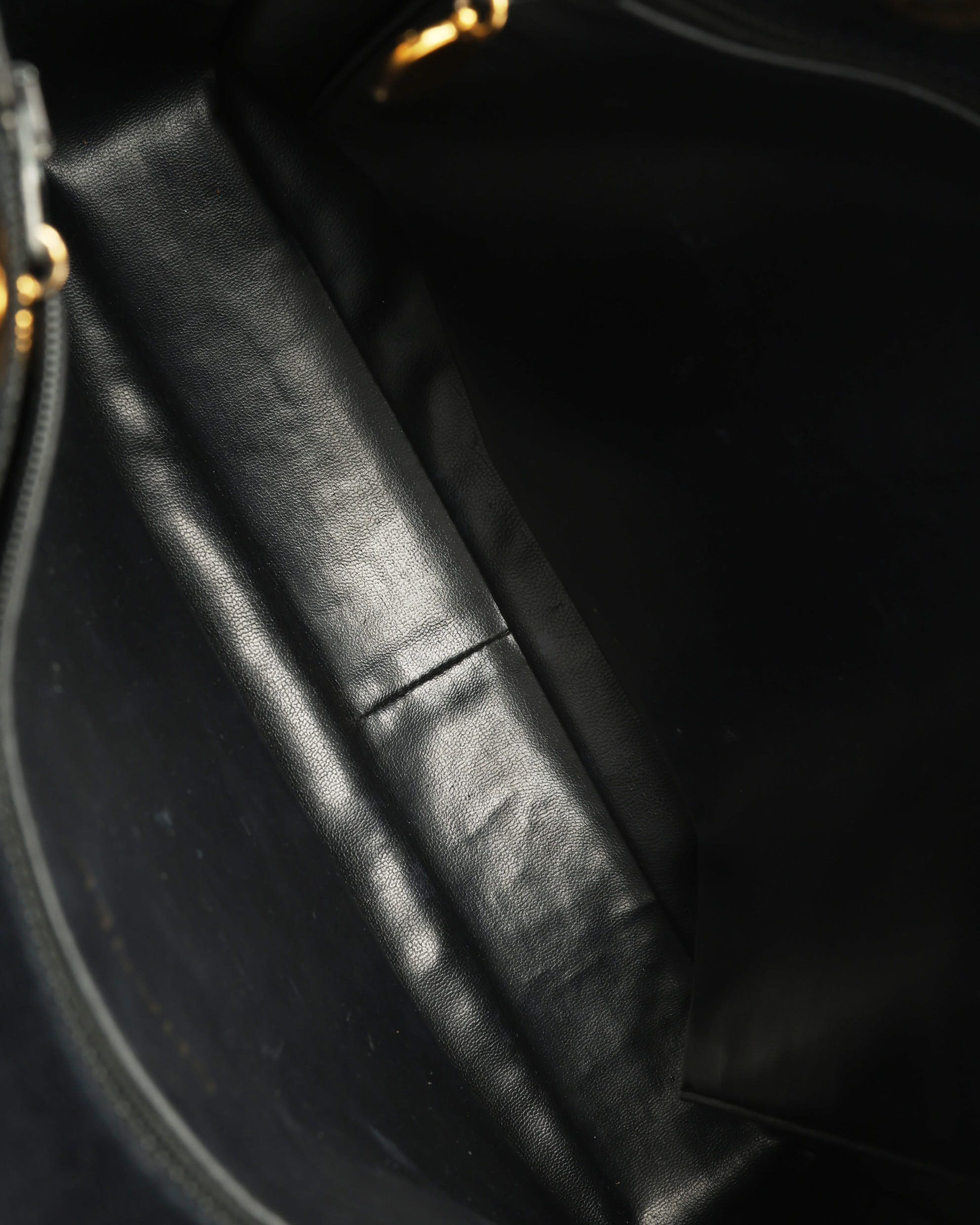 CHANEL Pre-owned Cc Caviar Chain Tote Bag In Black