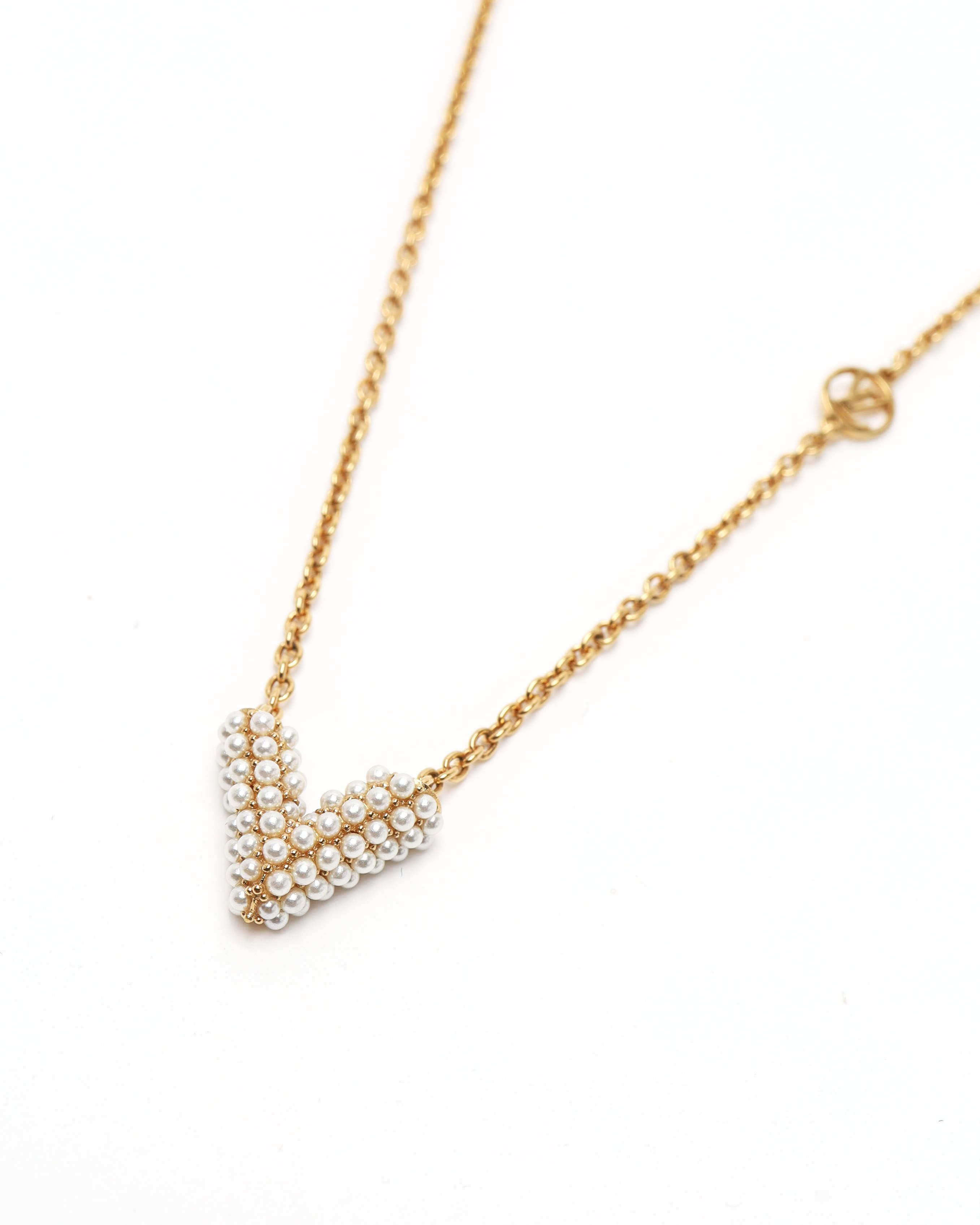 LOUIS VUITTON Pre-owned Essential V Pearl Necklace In Gold