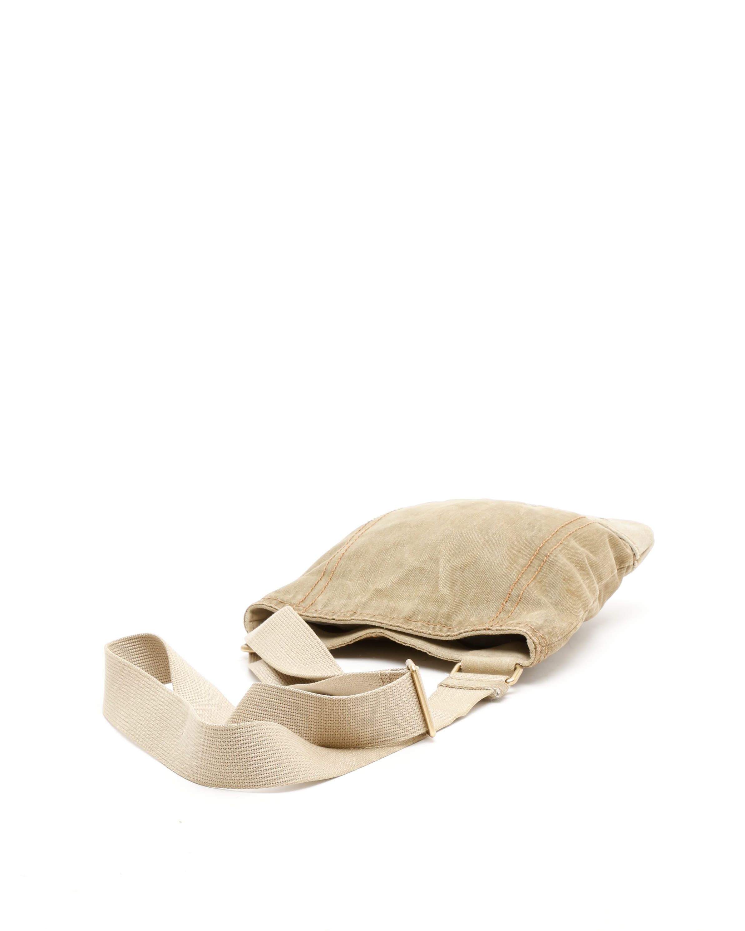 Saint Laurent Logo Shoulder Bag In Neutral