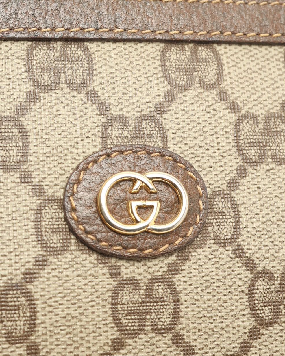 Gucci Gg Supreme Clutch Bag In Brown