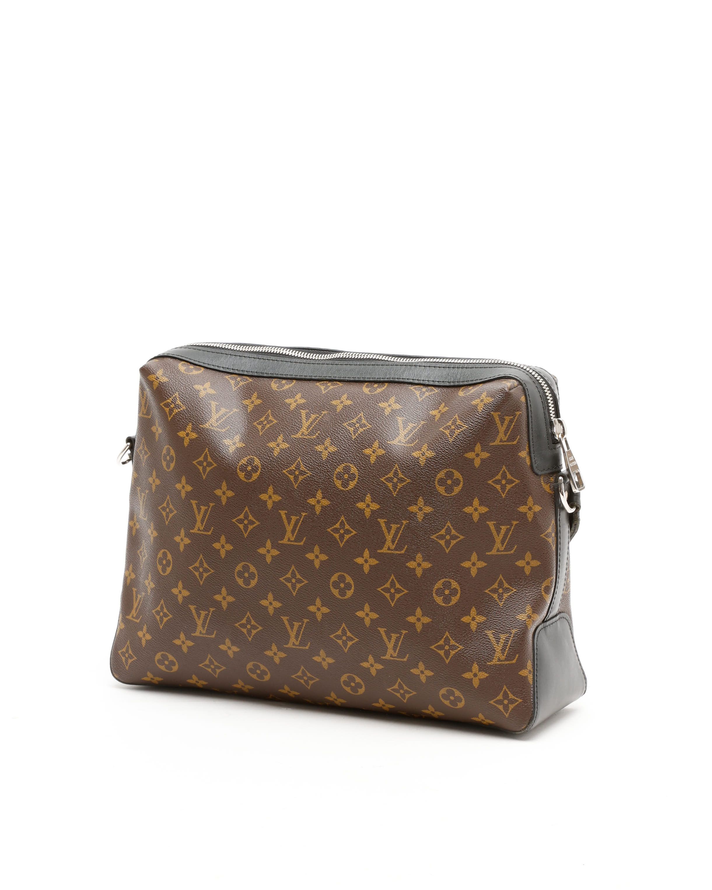 Pre-owned Louis Vuitton Macassar Torres Bag In Brown