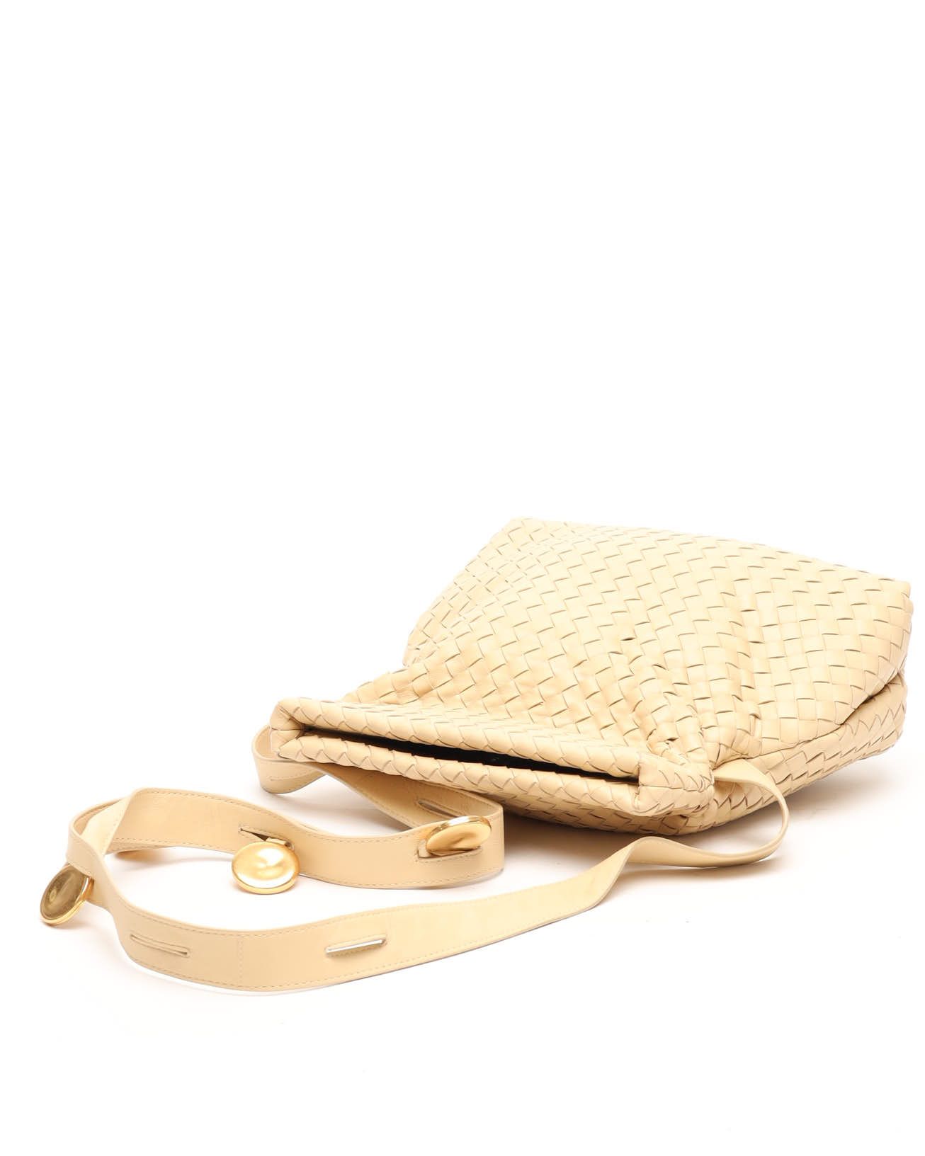 Bottega Veneta Intrecciato The Fold Bag In Neutral