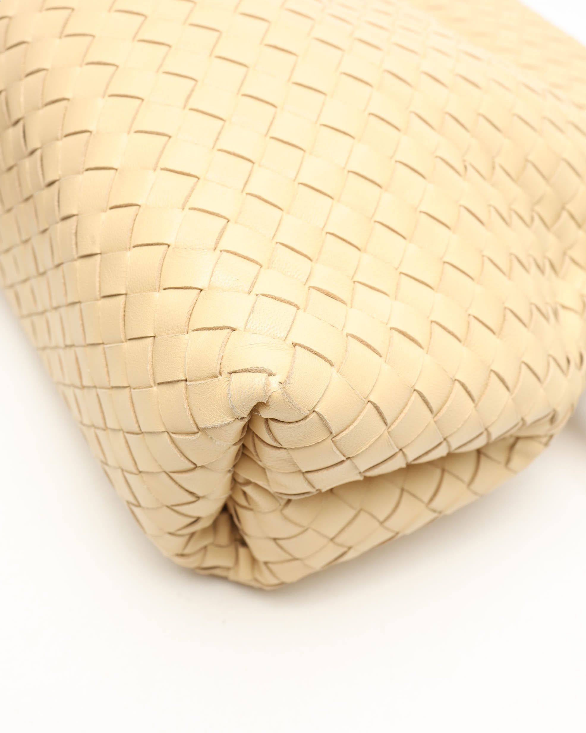 Bottega Veneta Intrecciato The Fold Bag In Neutral