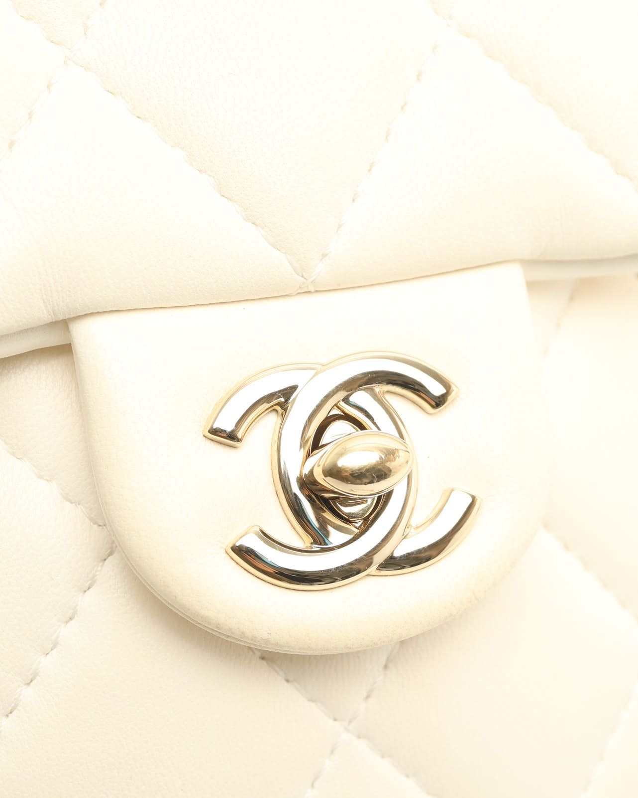 Pre-owned Chanel Pearl Chain Around Phone Clutch Bag In White