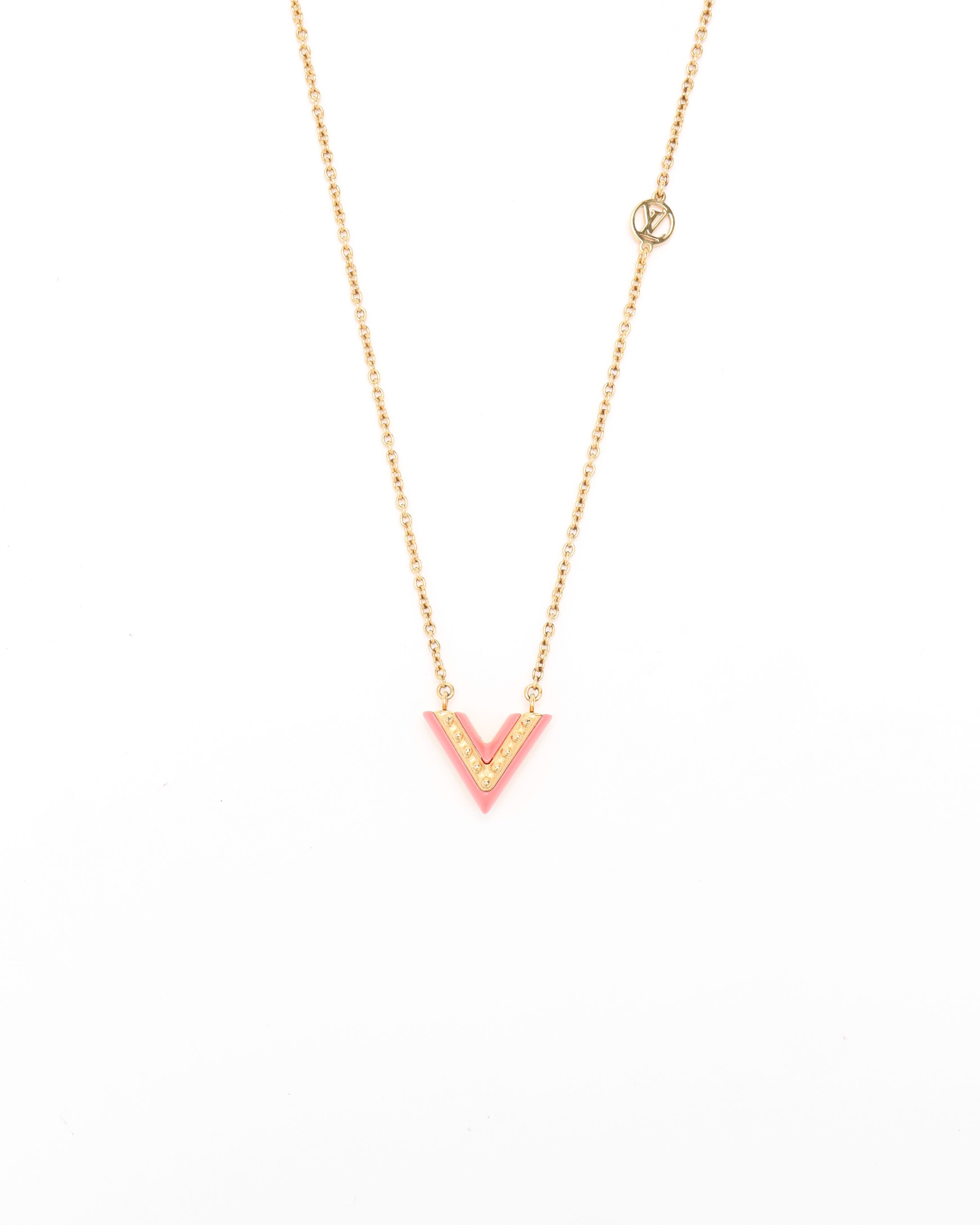Pre-owned Louis Vuitton Essential V Necklace In Gold