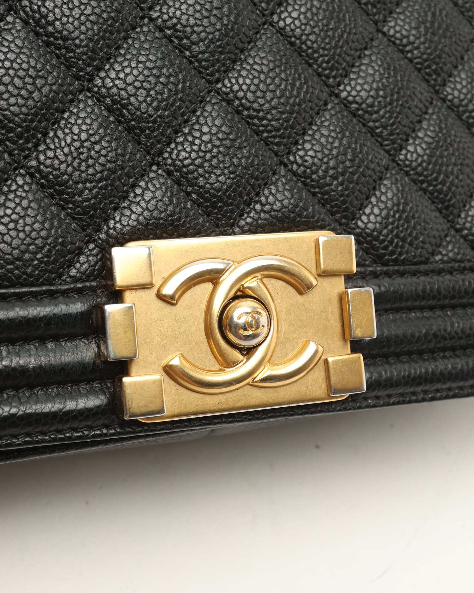 CHANEL Pre-owned Caviar Medium Boy Bag In Black