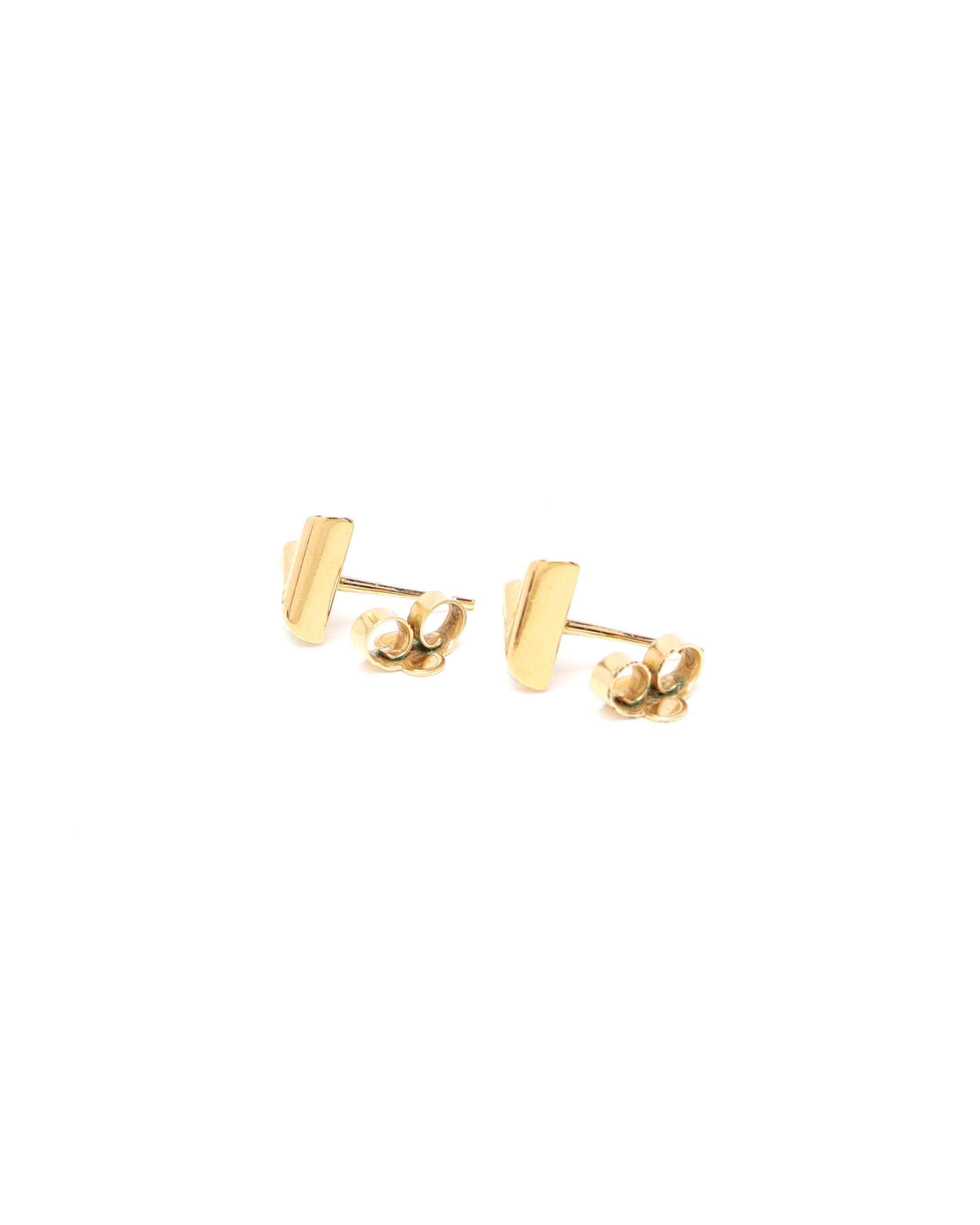 LOUIS VUITTON Pre-owned Essential V Stud Earrings In Gold