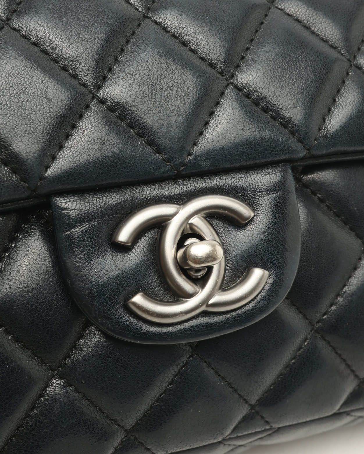 Pre-owned Chanel Classic East West Single Flap Bag In Black