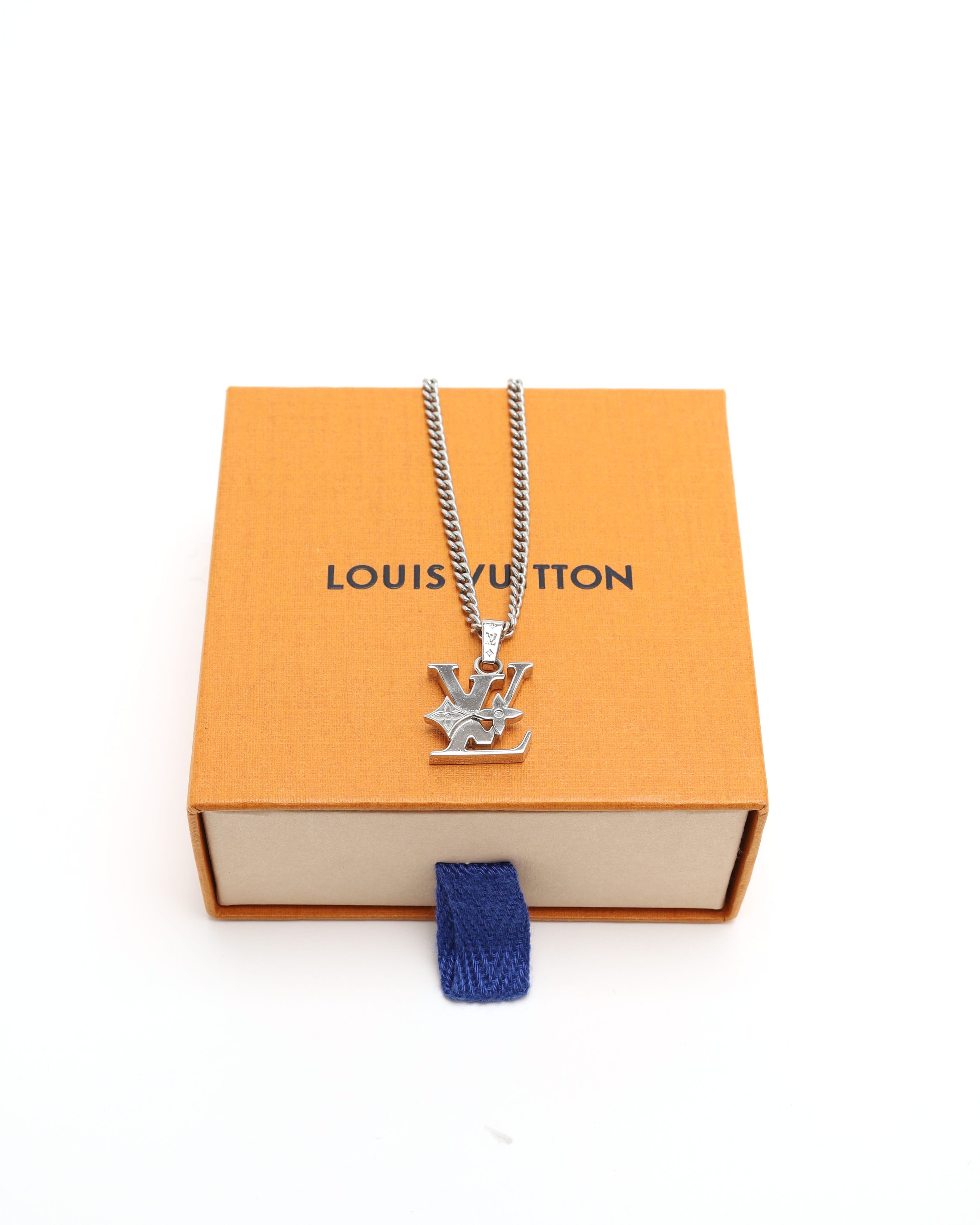 Pre-owned Louis Vuitton Monogram Row Pendant Necklace In Silver