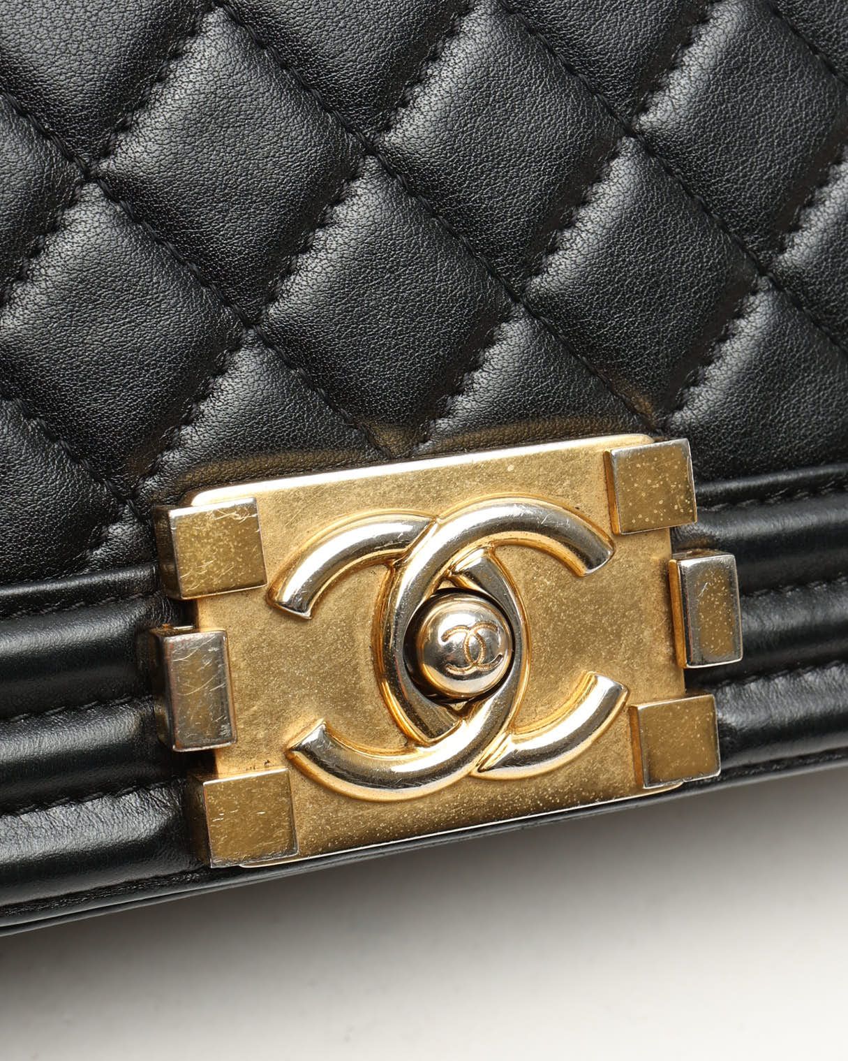CHANEL Pre-owned Medium Boy Bag In Black