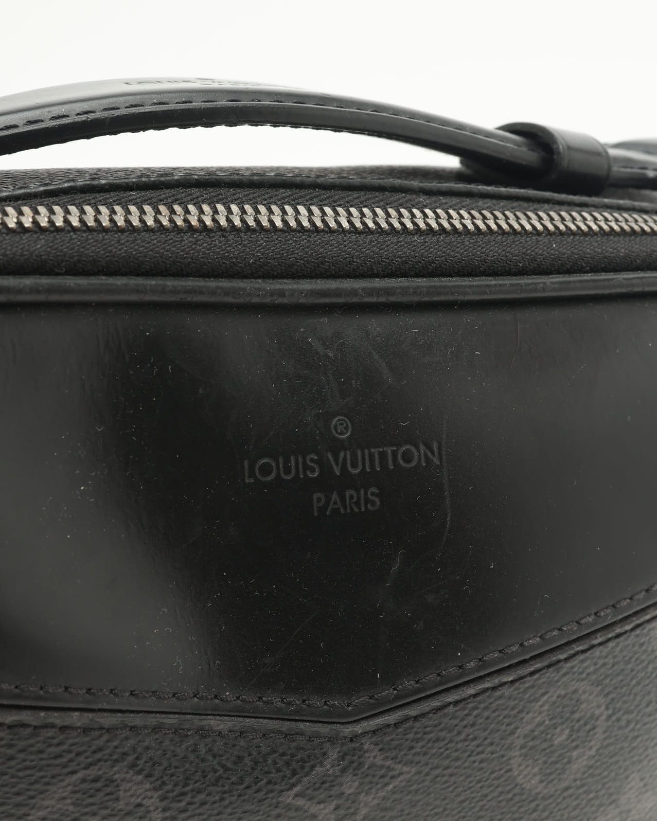 Pre-owned Louis Vuitton Monogram Eclipse Discovery Bumbag In Black