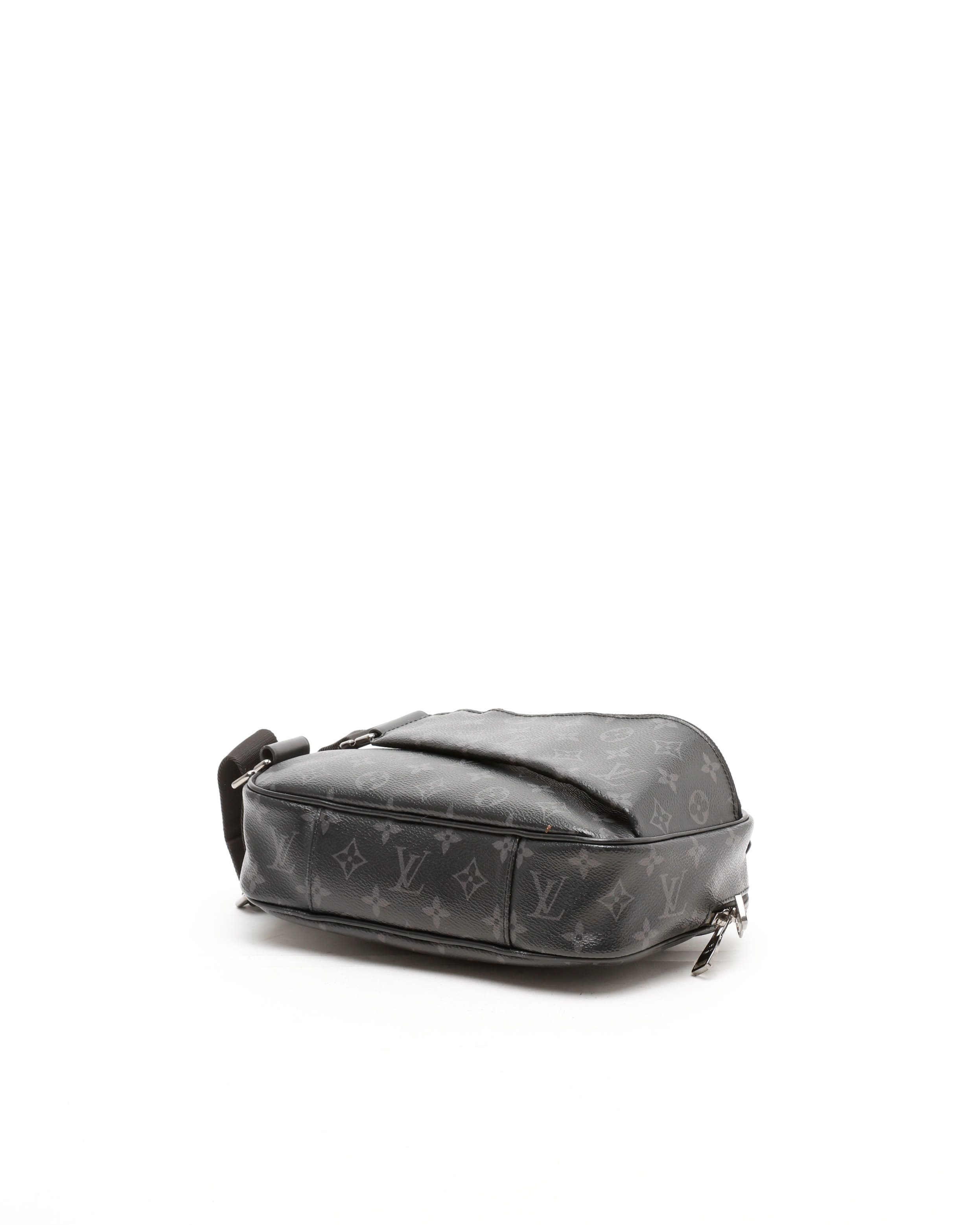 Pre-owned Louis Vuitton Monogram Eclipse Discovery Bumbag In Black