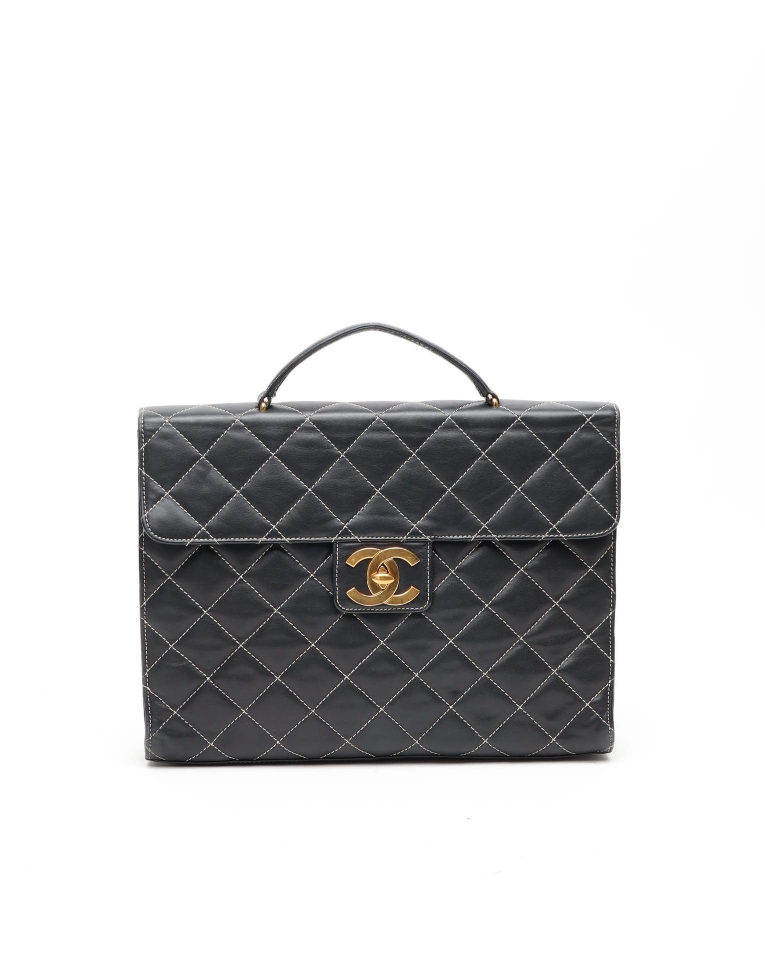 Pre-owned Chanel Cc Business Bag In Black
