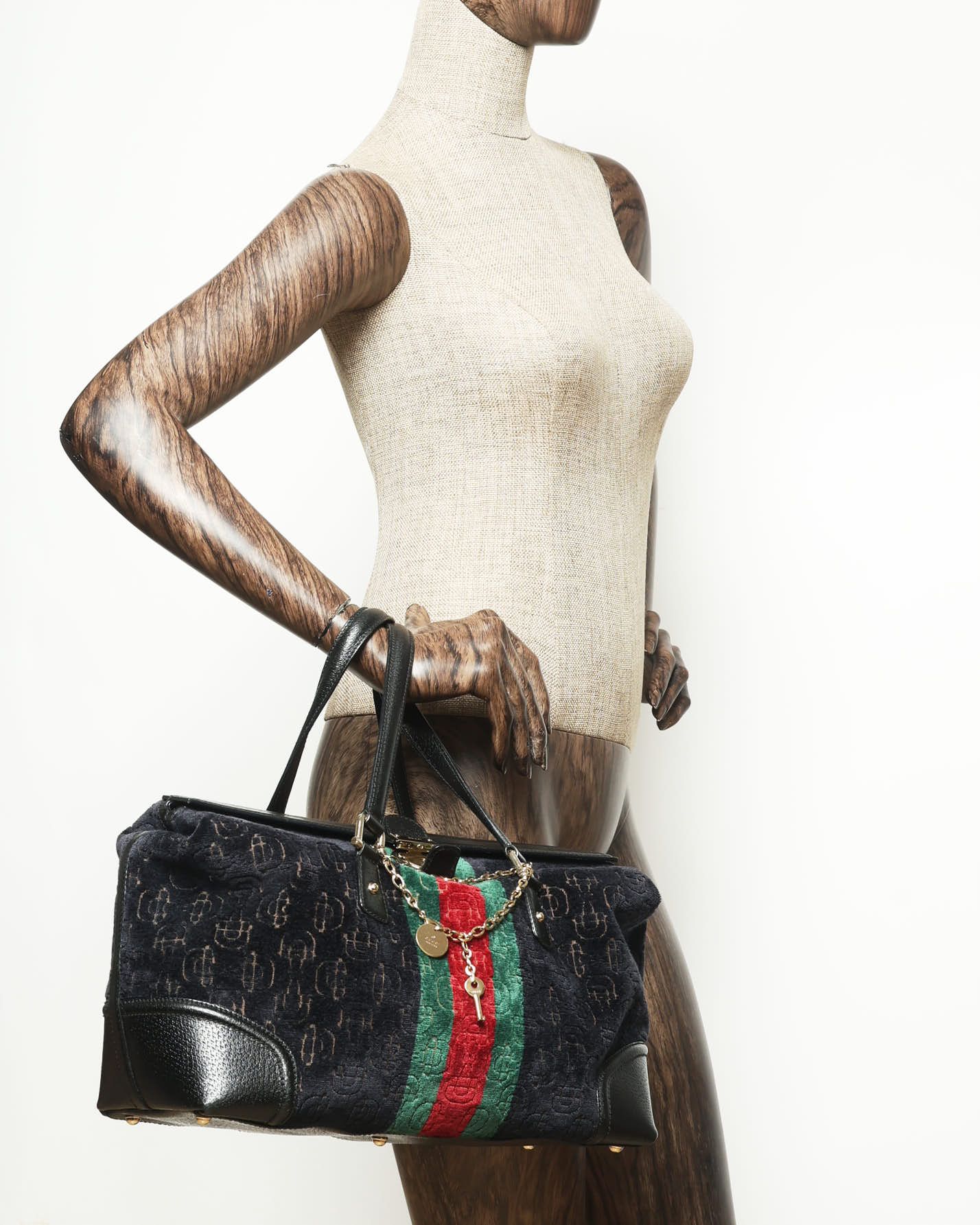 Gucci Velvet Treasure Boston Shoulder Bag In Black