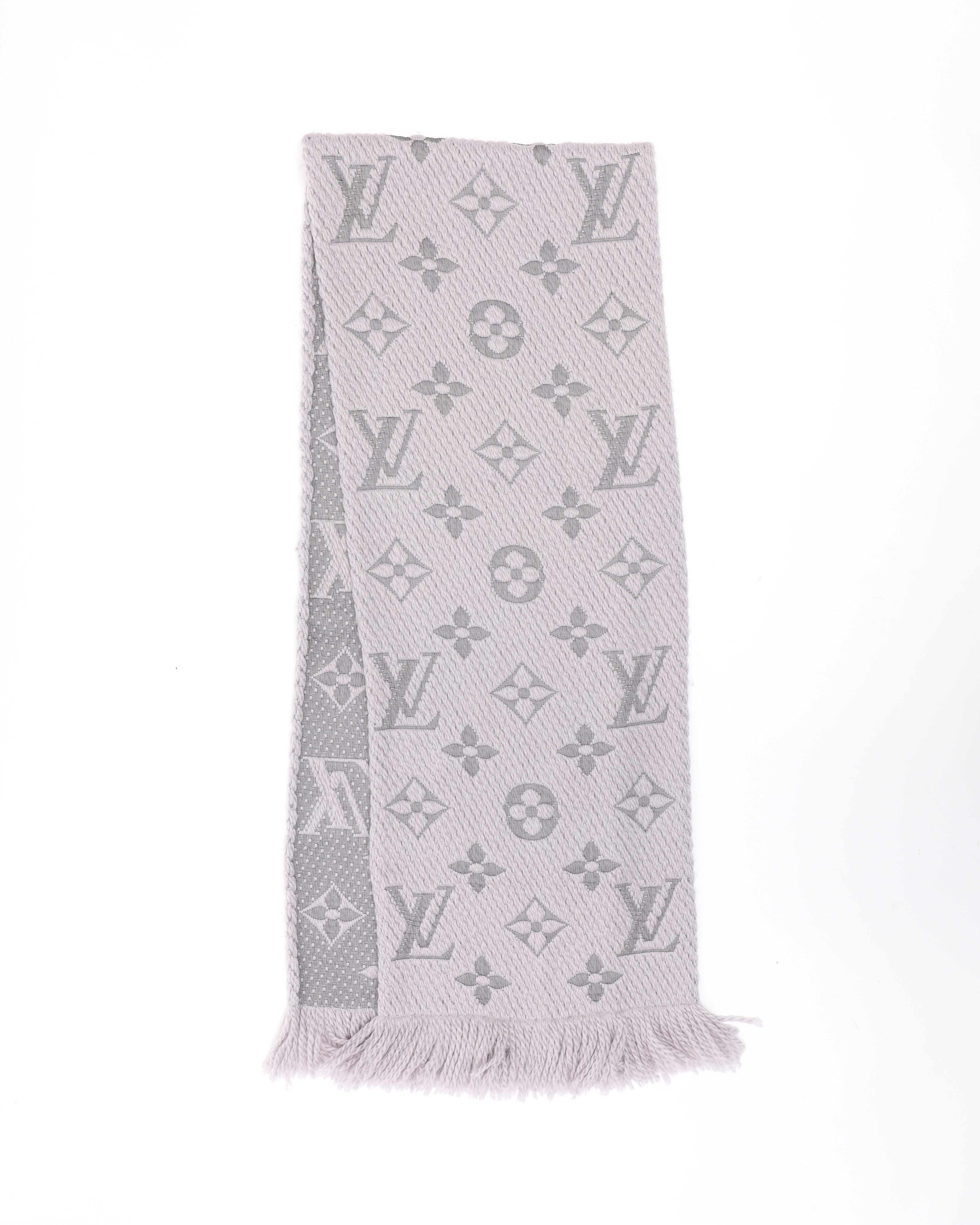 Pre-owned Louis Vuitton Logomania Wool Scarf In Gray