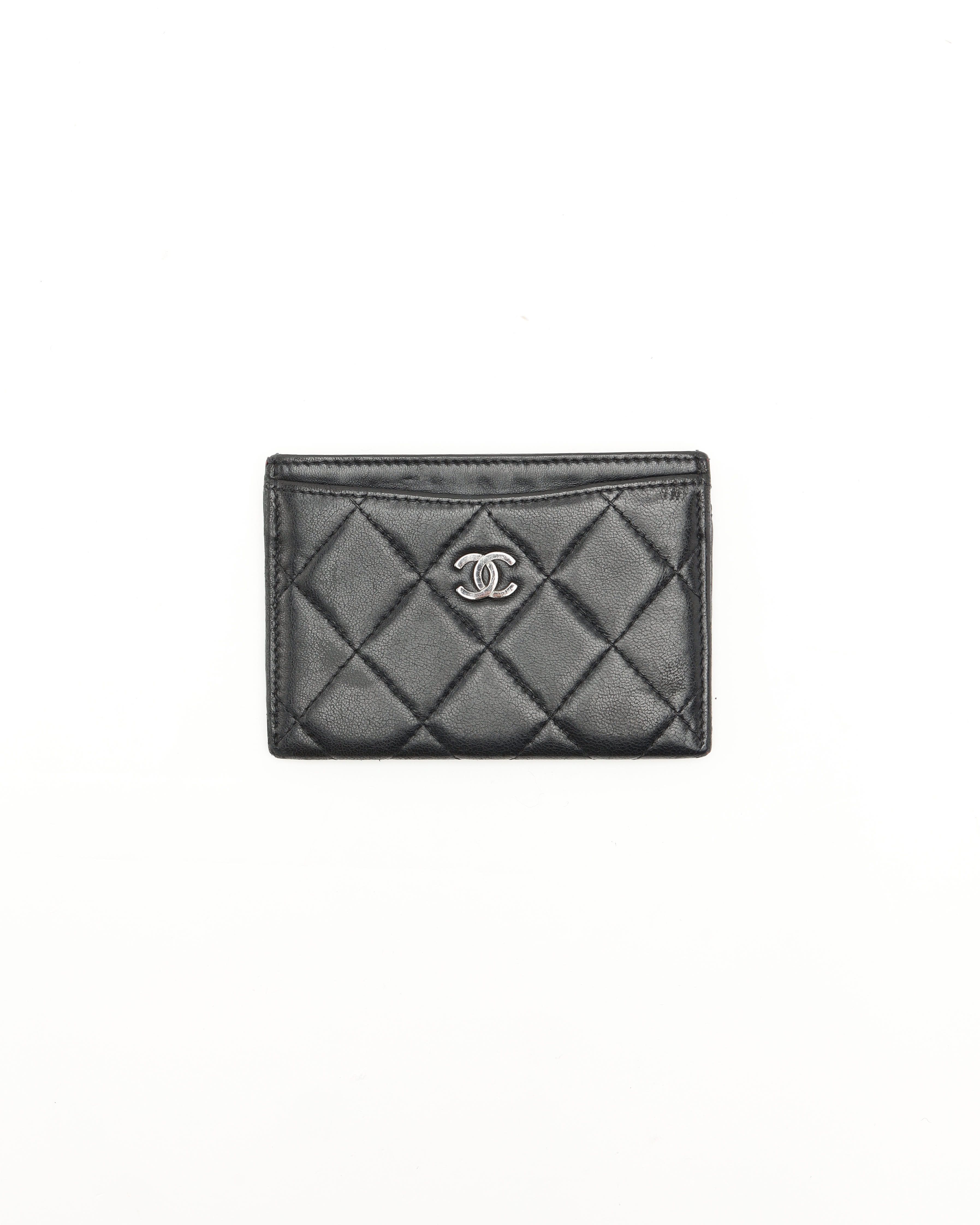 Pre-owned Chanel Matelasse Card Holder In Black