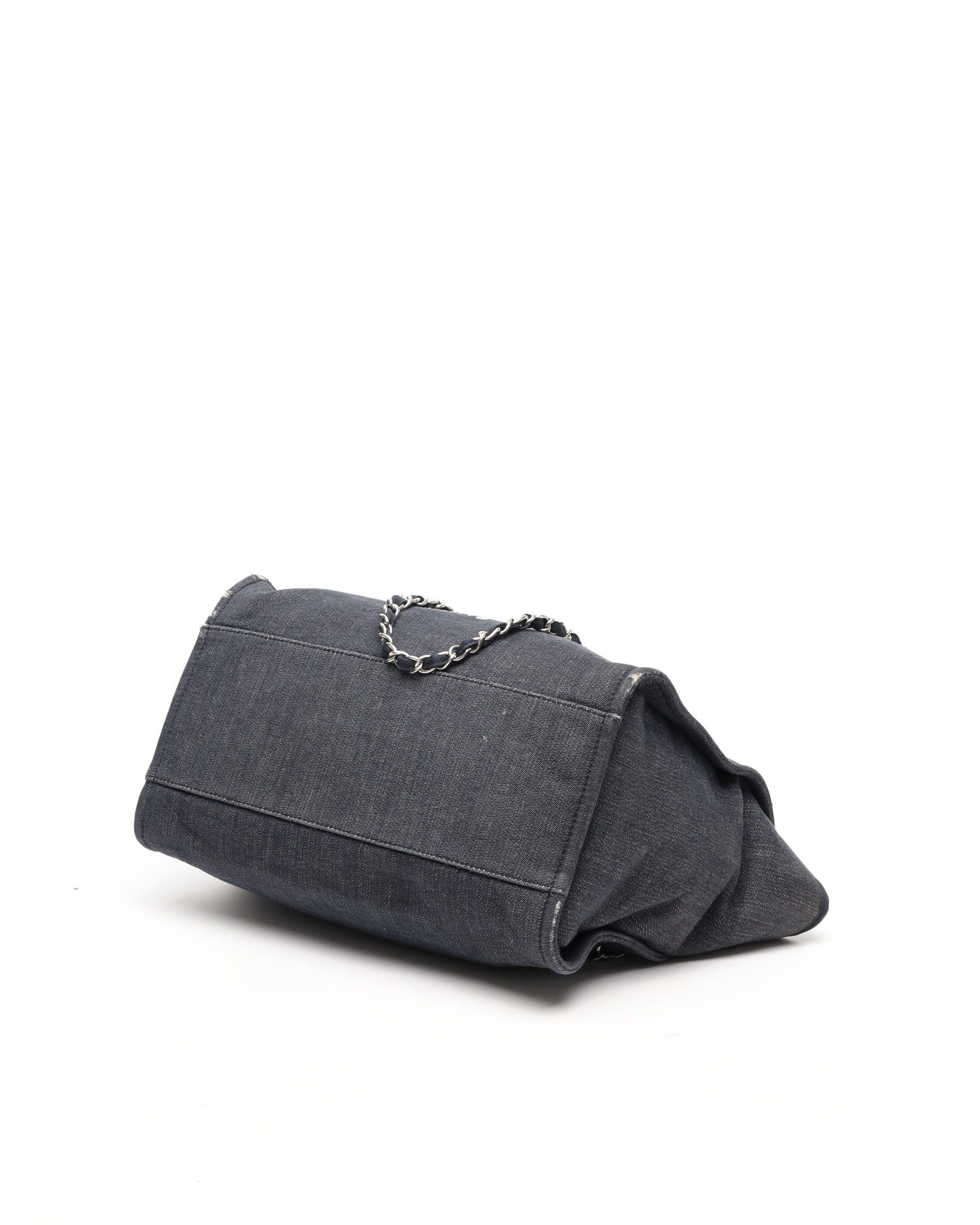 Pre-owned Chanel Denim Deauville Mm Tote Bag In Blue