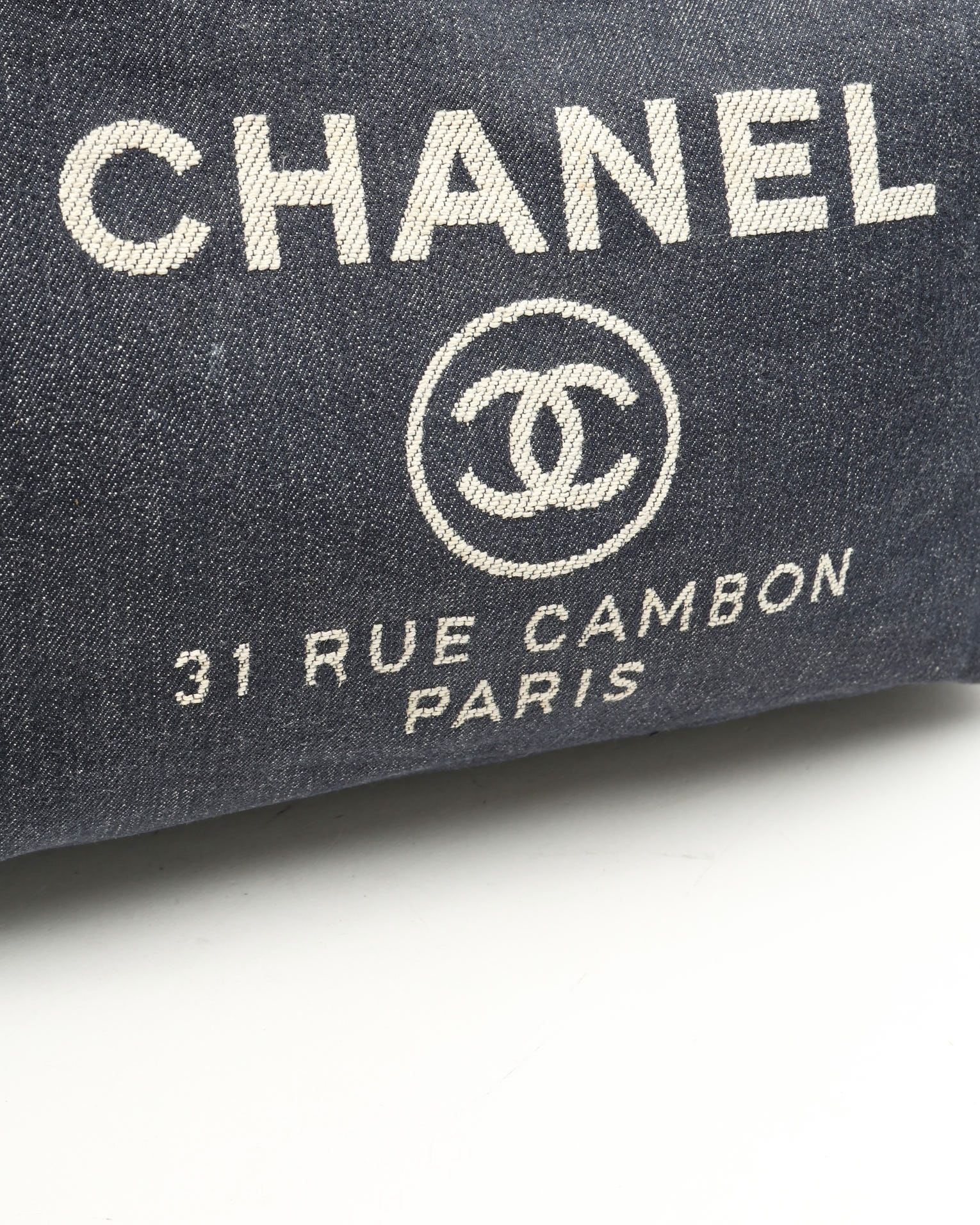 Pre-owned Chanel Denim Deauville Mm Tote Bag In Blue