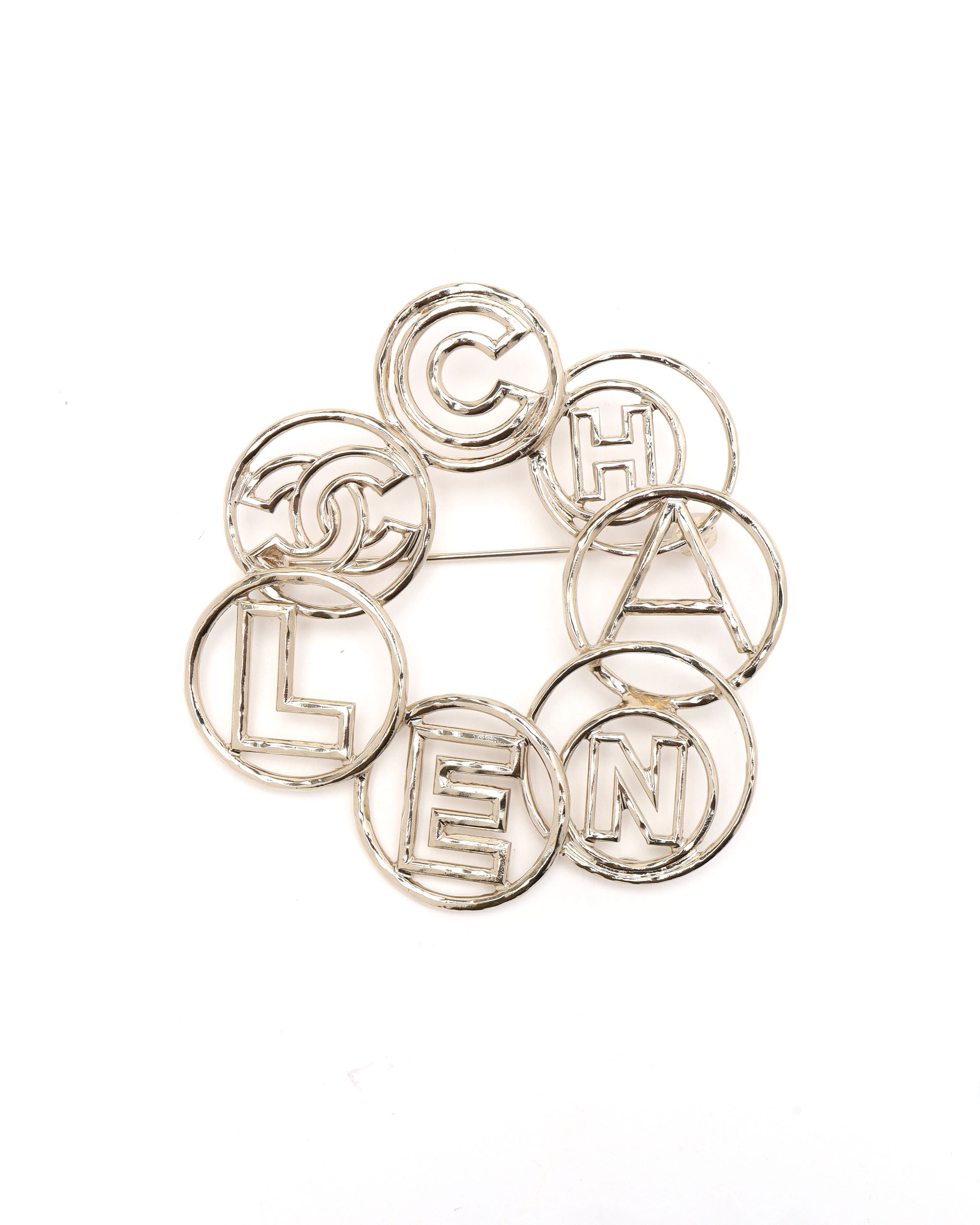 Pre-owned Chanel Coco Mark Brooch In Silver