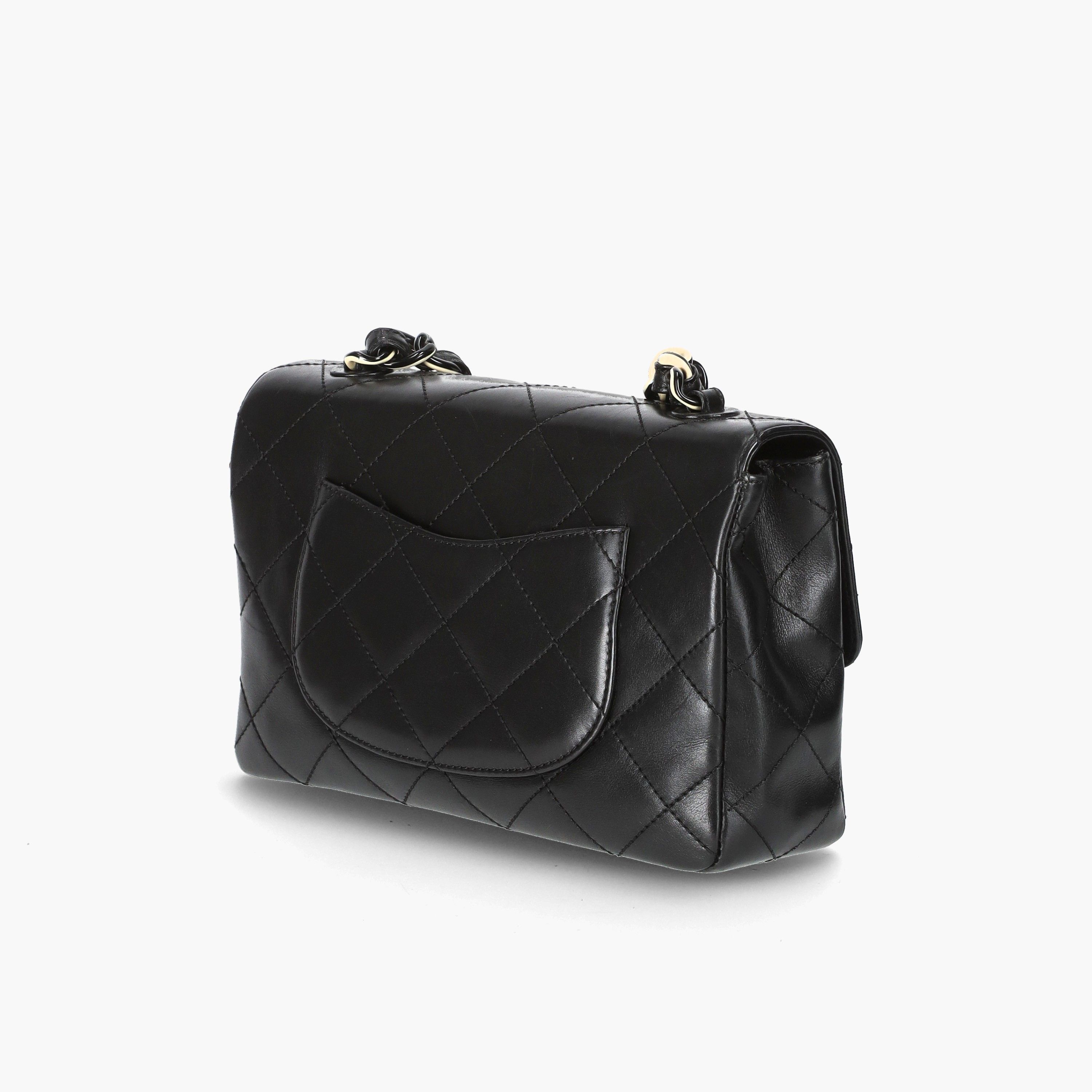 Pre-owned Chanel Matelasse Plastic Chain Flap Bag In Black