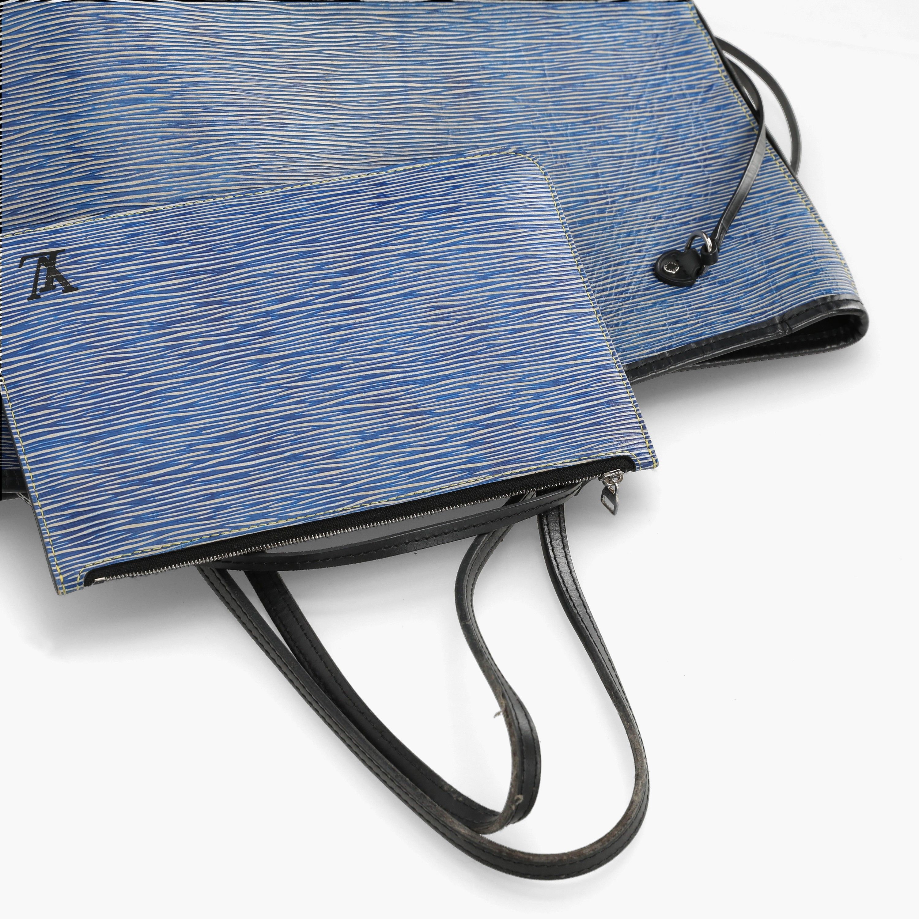 Pre-owned Louis Vuitton Epi Neverfull Mm Tote Bag In Blue