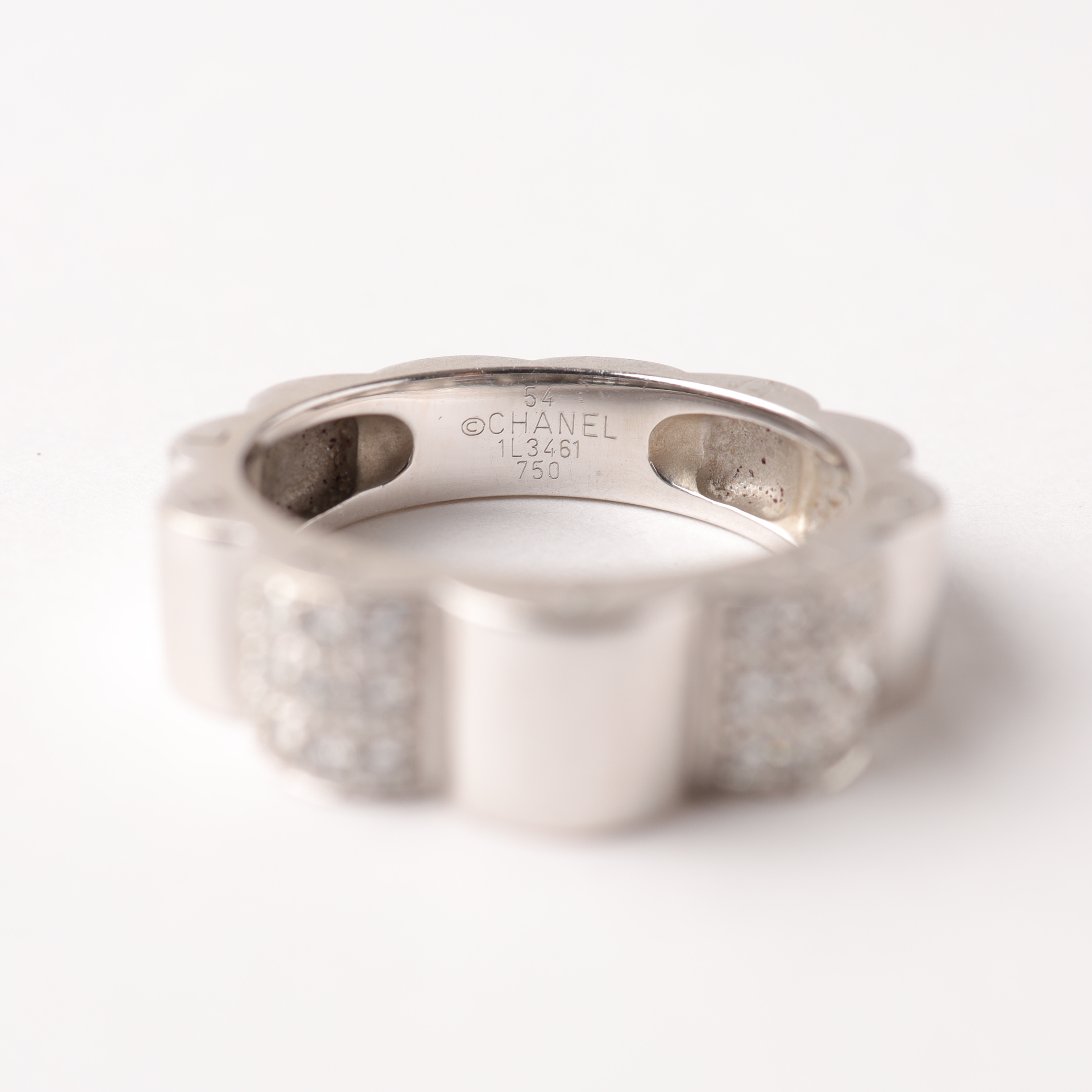Pre-owned Chanel Diamond Profil De Camélia Band Ring