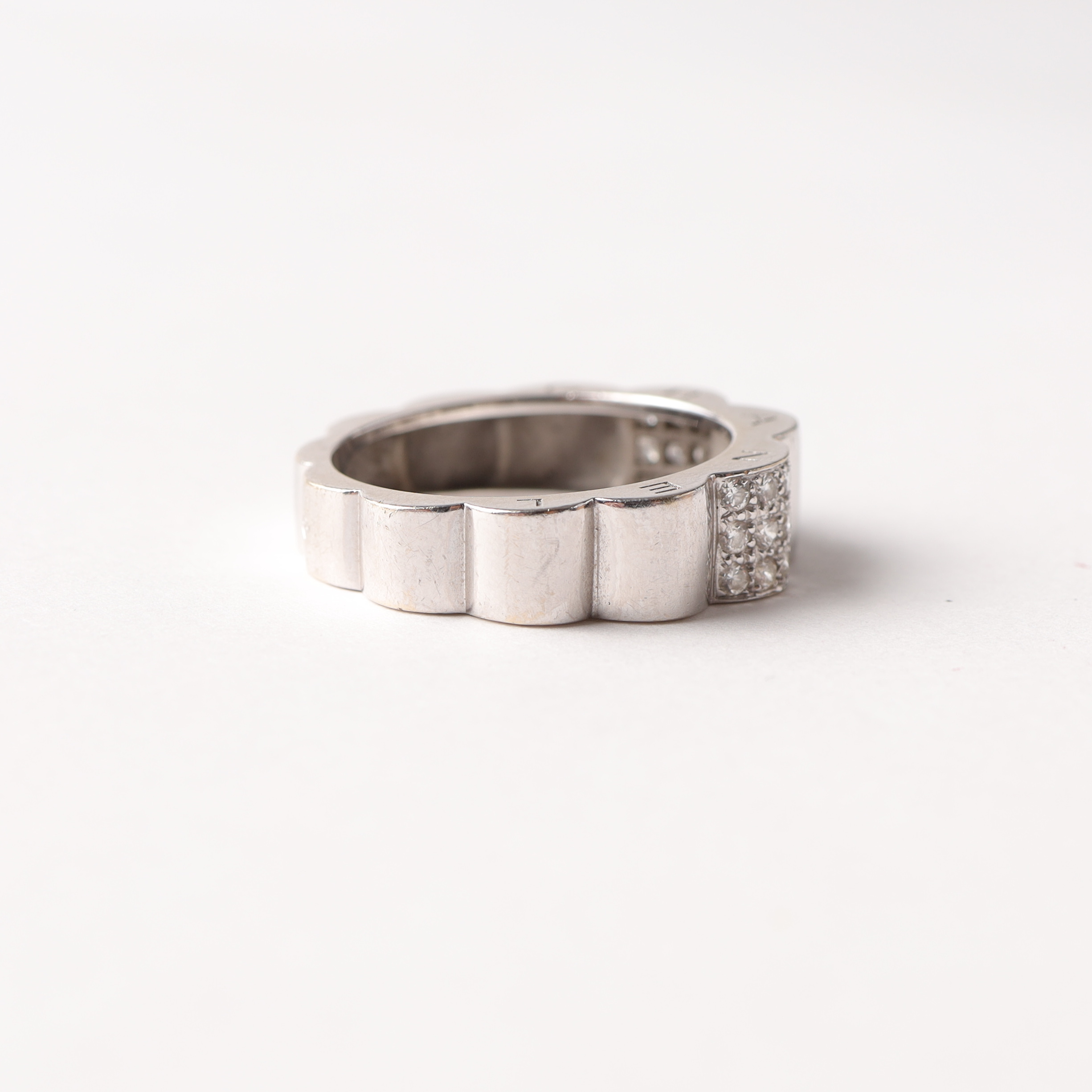 Pre-owned Chanel Diamond Profil De Camélia Band Ring