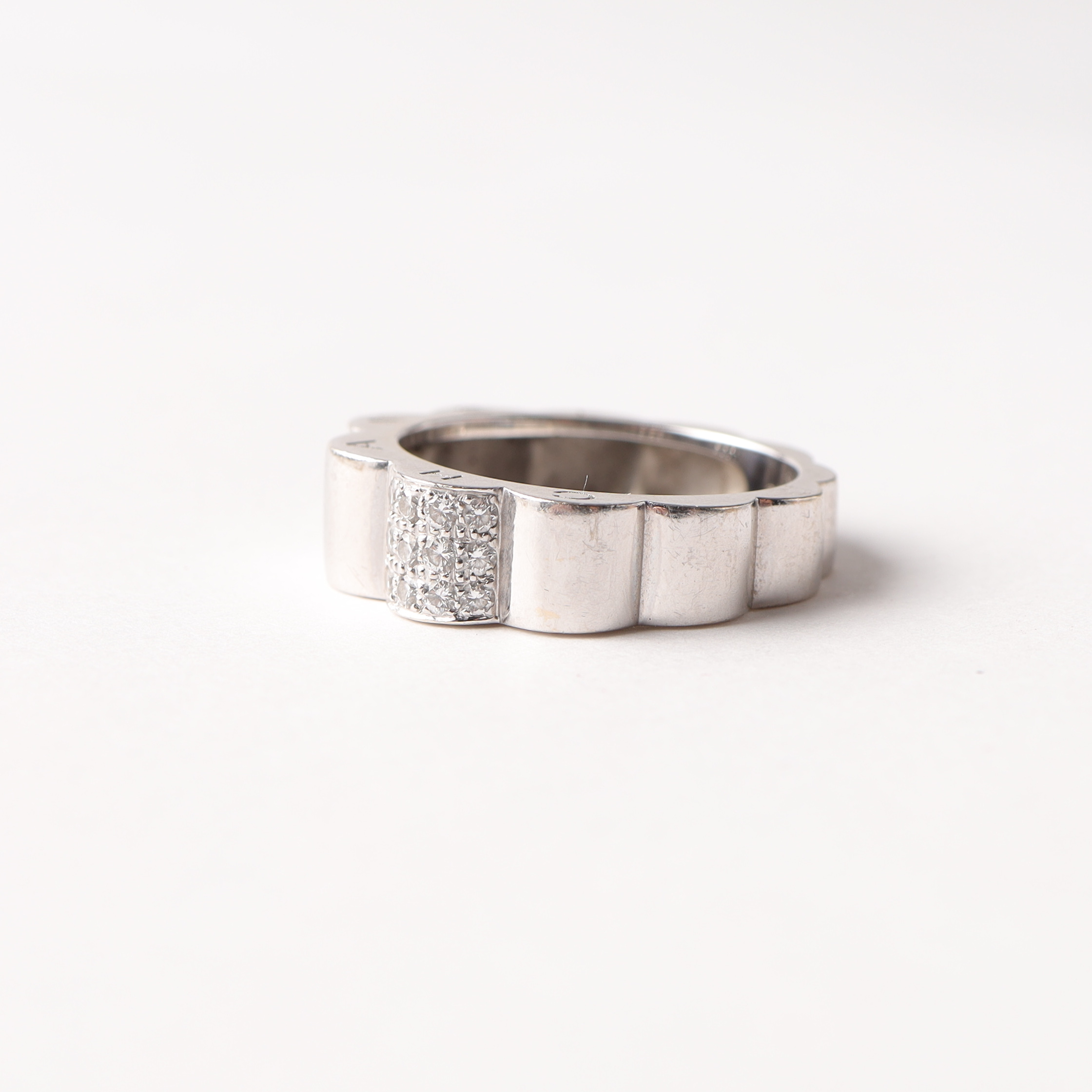 Pre-owned Chanel Diamond Profil De Camélia Band Ring